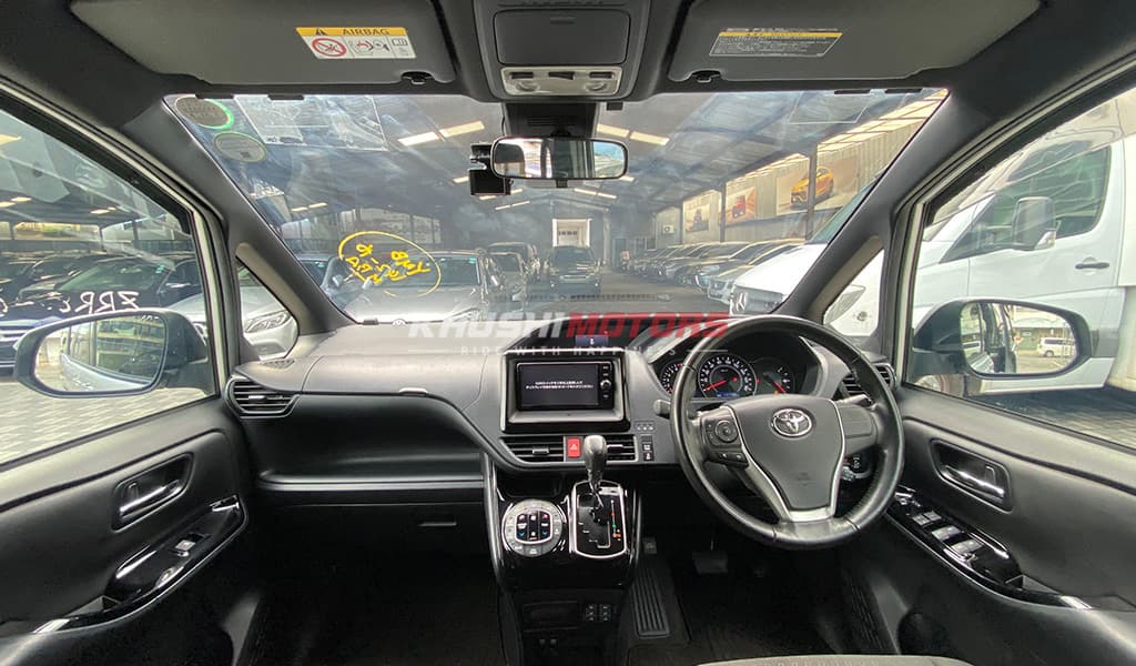 2017 Toyota Noah image-14