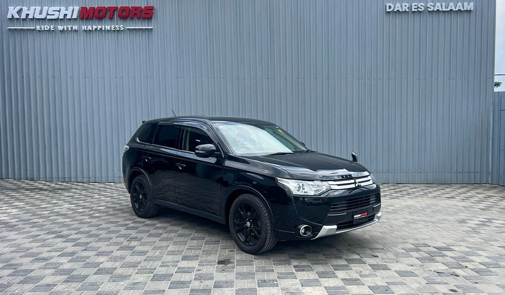 2015 Mitsubishi Outlander image-1