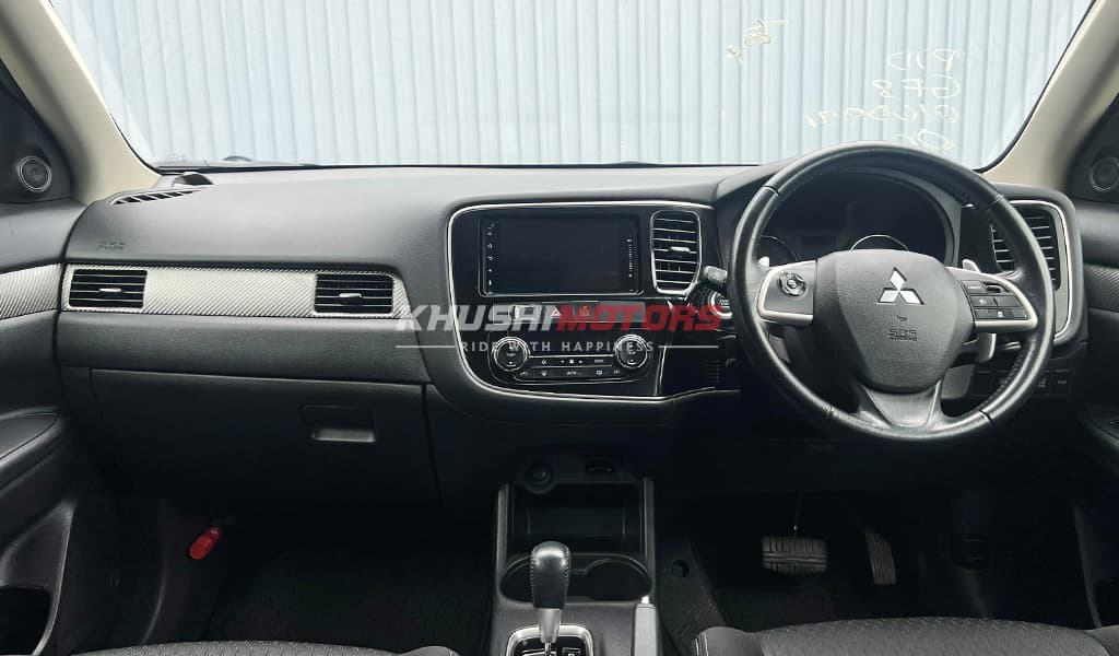 2015 Mitsubishi Outlander image-8