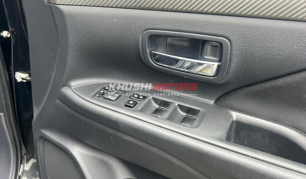 2015 Mitsubishi Outlander image-10