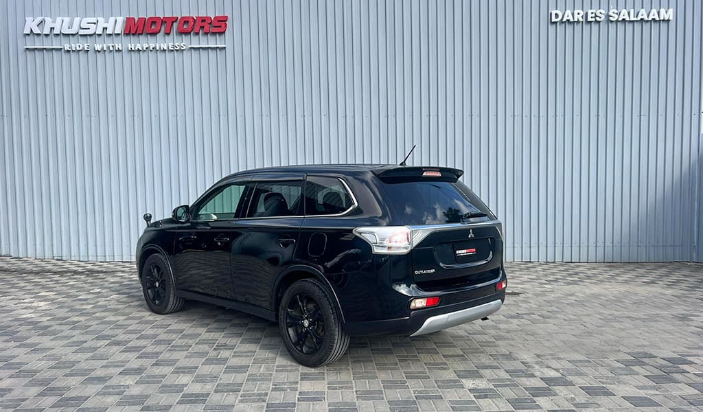 2015 Mitsubishi Outlander image-15