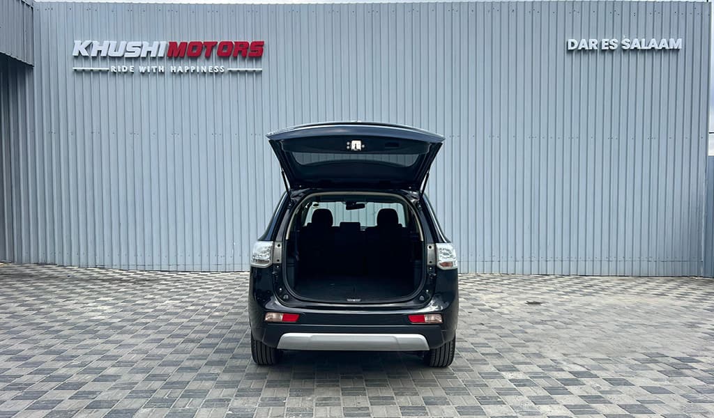 2015 Mitsubishi Outlander image-16