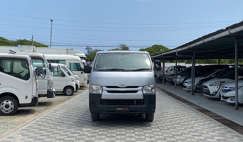 2017 Toyota Hiace image-1