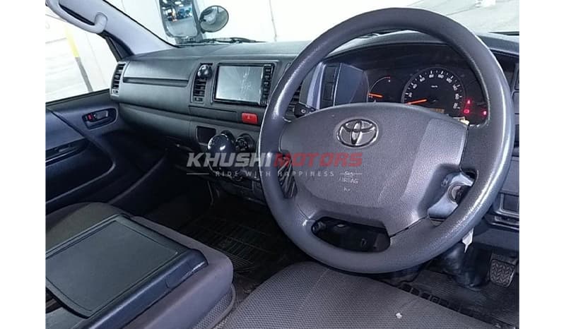 2017 Toyota Hiace image-2