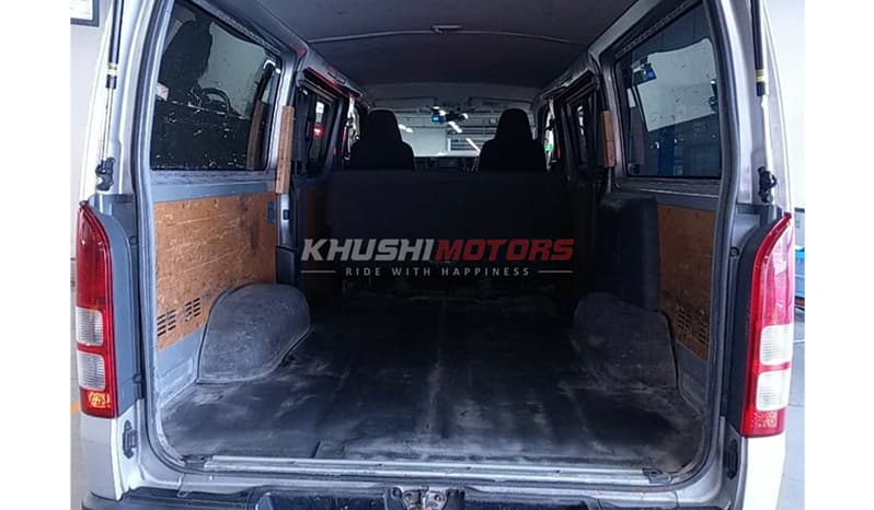 2017 Toyota Hiace image-3