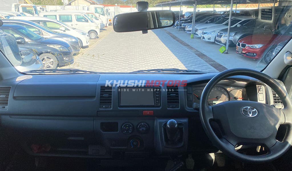 2017 Toyota Hiace image-10