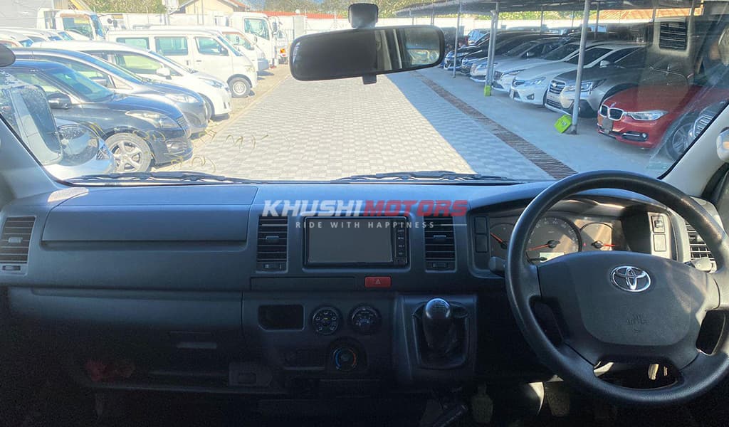 2017 Toyota Hiace image-11