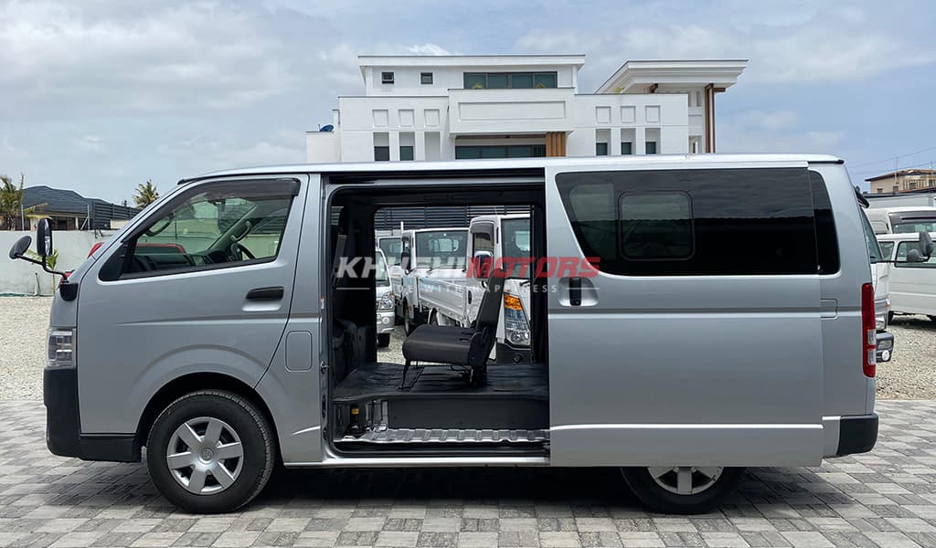 2017 Toyota Hiace image-12