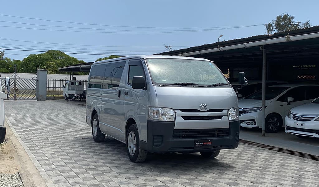 2017 Toyota Hiace image-16