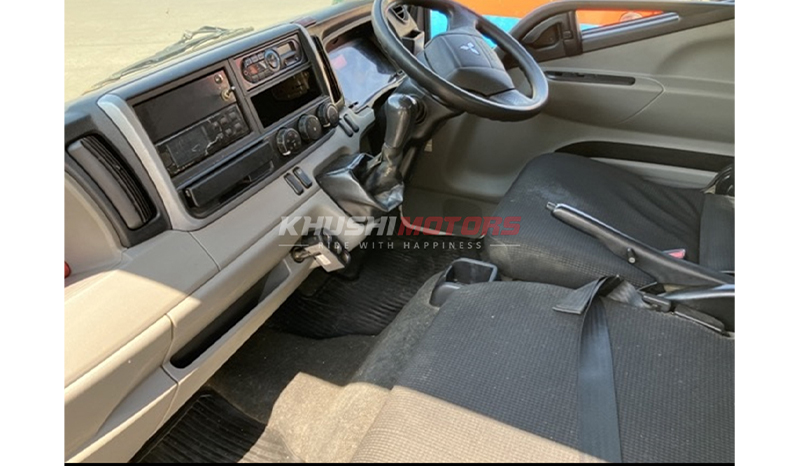 2017 Mitsubishi Canter image-2