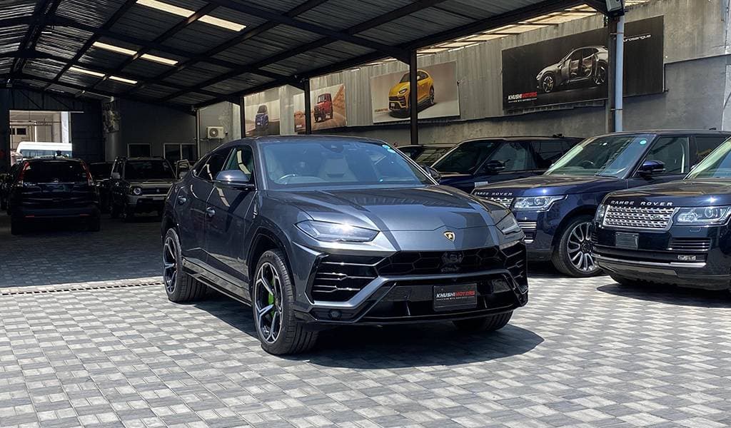 2019 Lamborghini Urus image-3