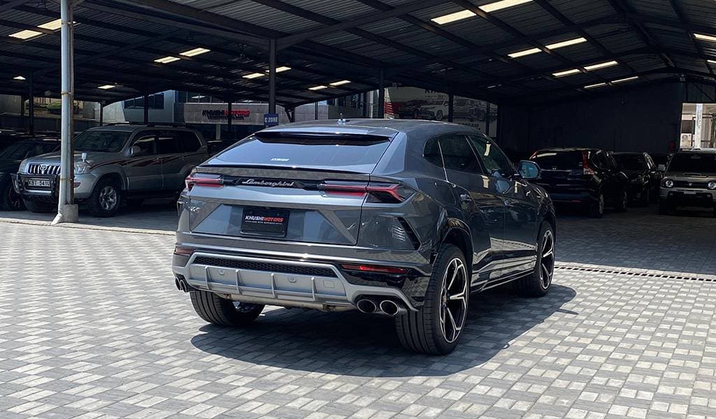 2019 Lamborghini Urus image-5