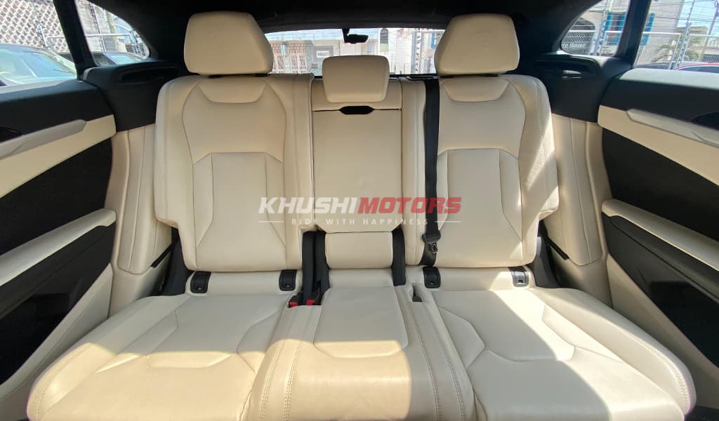 2019 Lamborghini Urus image-11