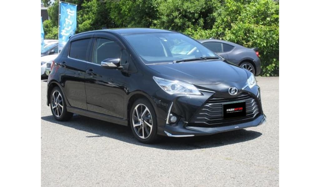 2017 Toyota Vitz image-1