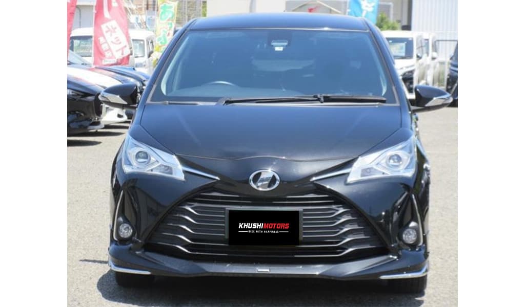 2017 Toyota Vitz image-2