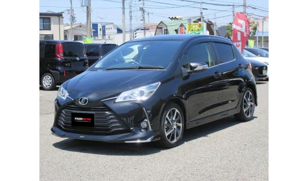 2017 Toyota Vitz image-3