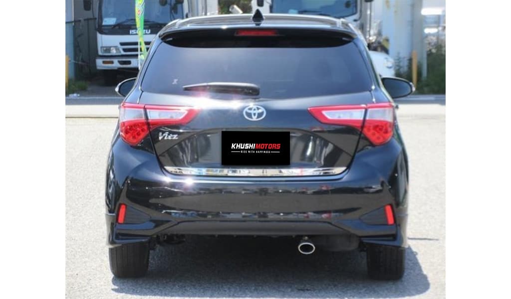 2017 Toyota Vitz image-4