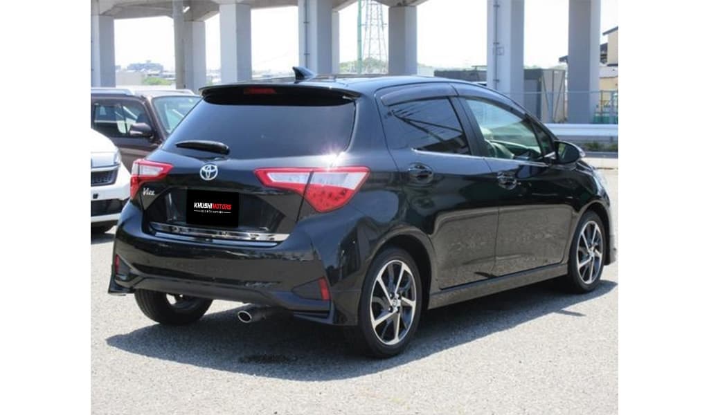 2017 Toyota Vitz image-5