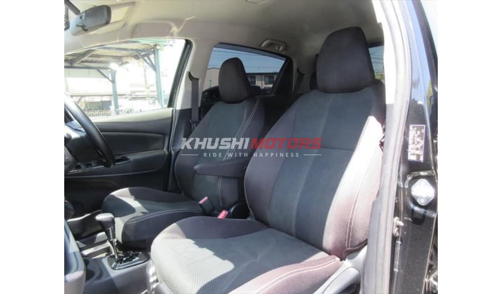 2017 Toyota Vitz image-8
