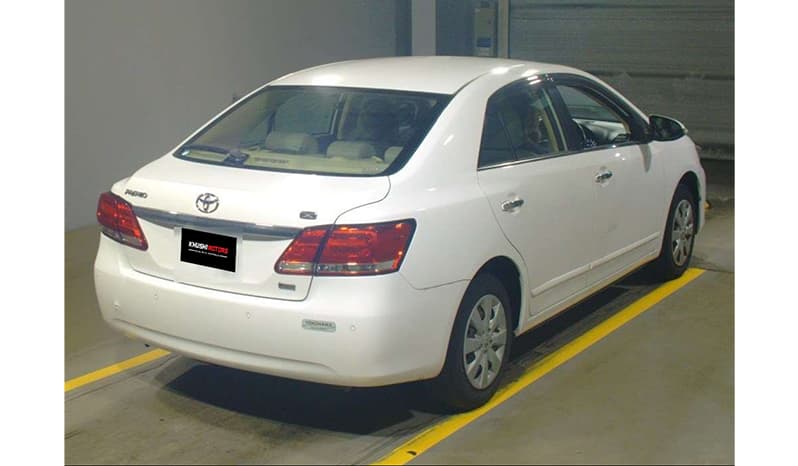 2017 Toyota Premio image-2