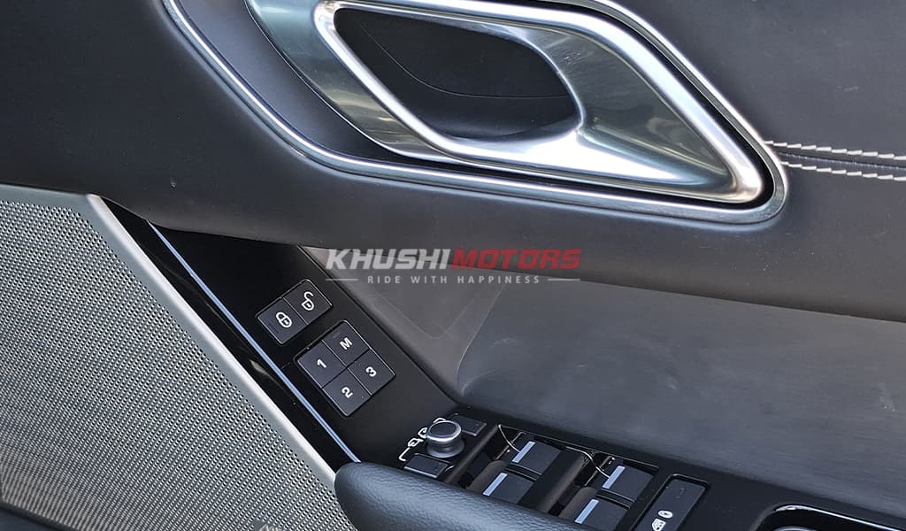 2017 Land Rover Range Rover Velar image-21