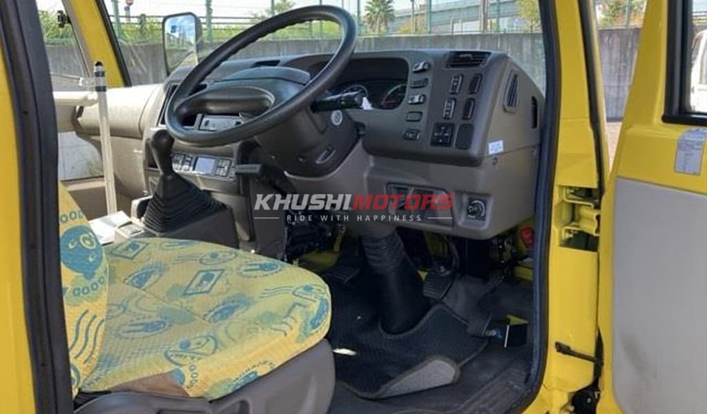 2017 Mitsubishi Rosa image-6