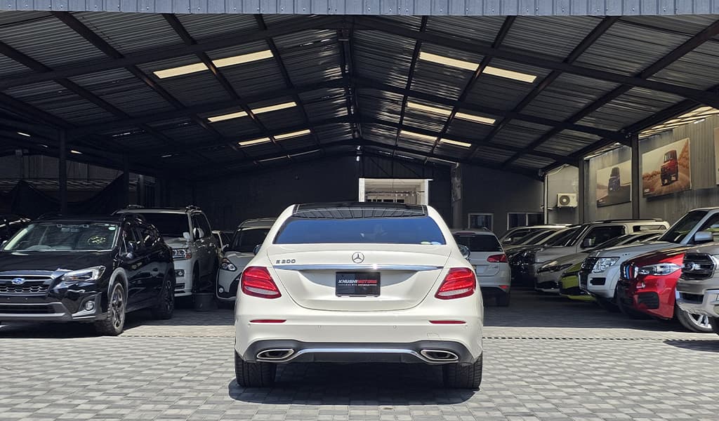 2018 Mercedes-Benz E200 image-11