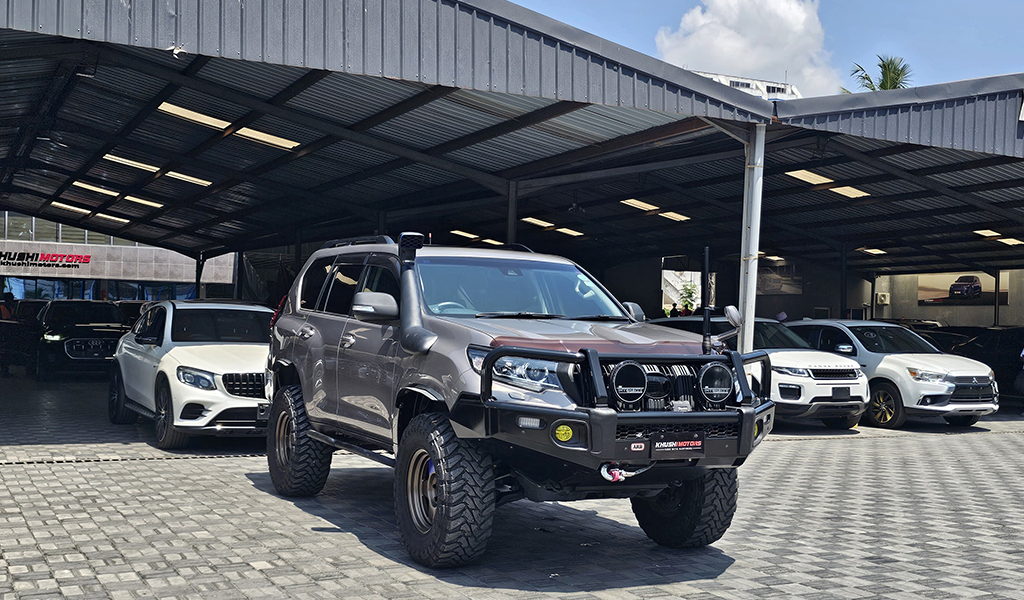 2018 Toyota Land Cruiser Prado image-1