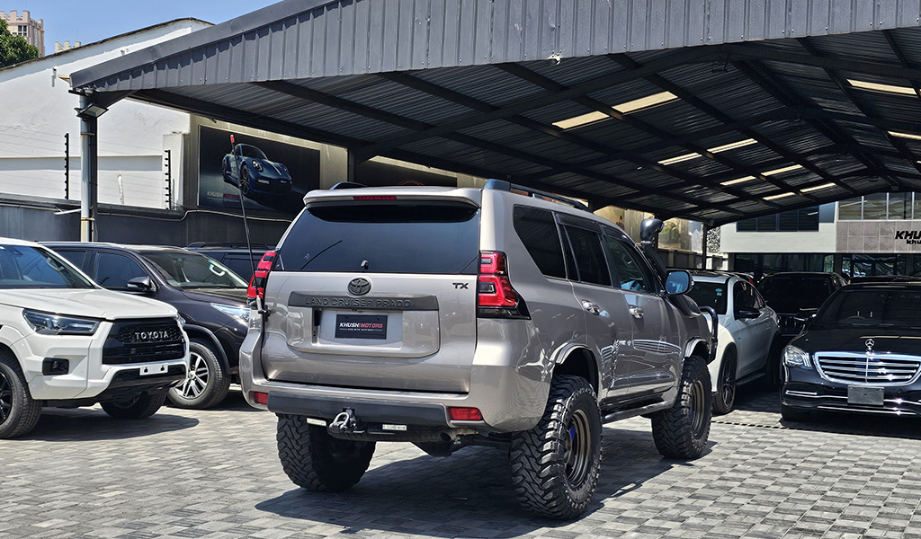 2018 Toyota Land Cruiser Prado image-12