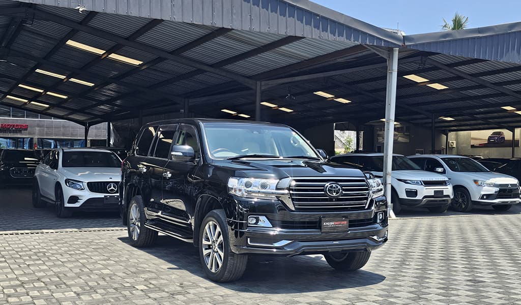 2018 Toyota Land Cruiser image-1