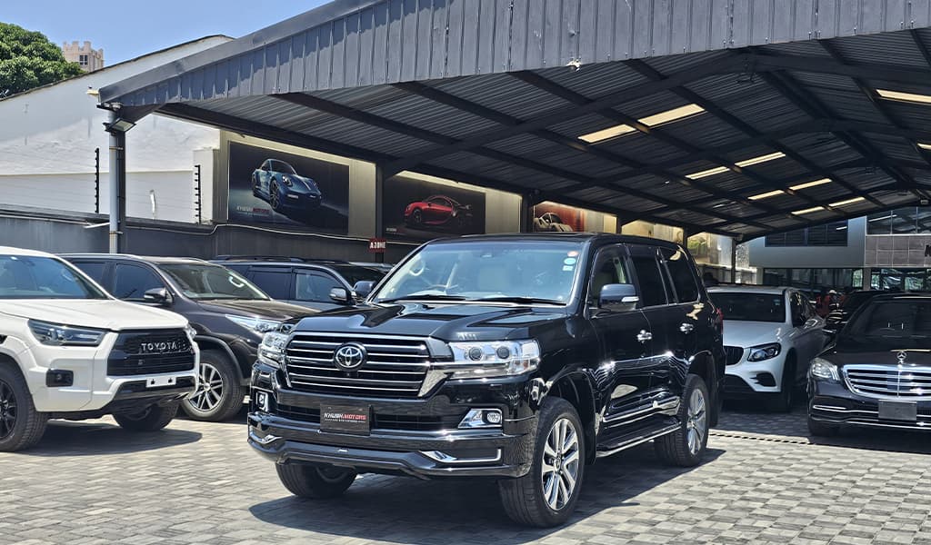 2018 Toyota Land Cruiser image-9