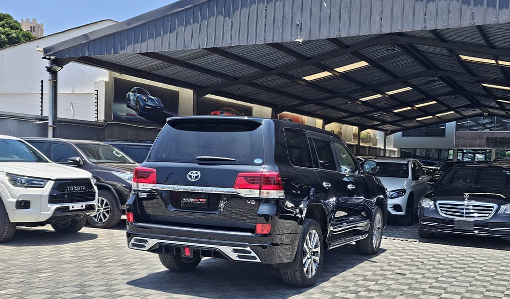 2018 Toyota Land Cruiser image-12