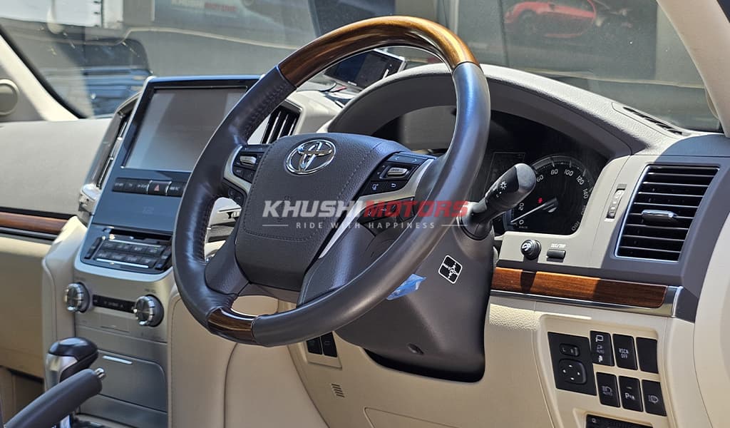 2018 Toyota Land Cruiser image-13