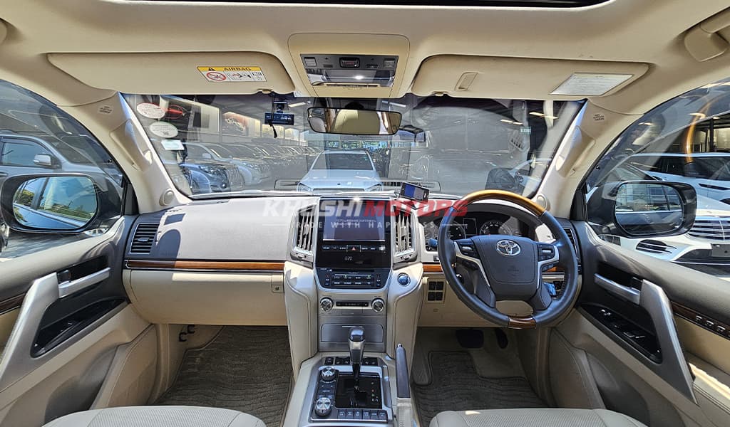 2018 Toyota Land Cruiser image-14