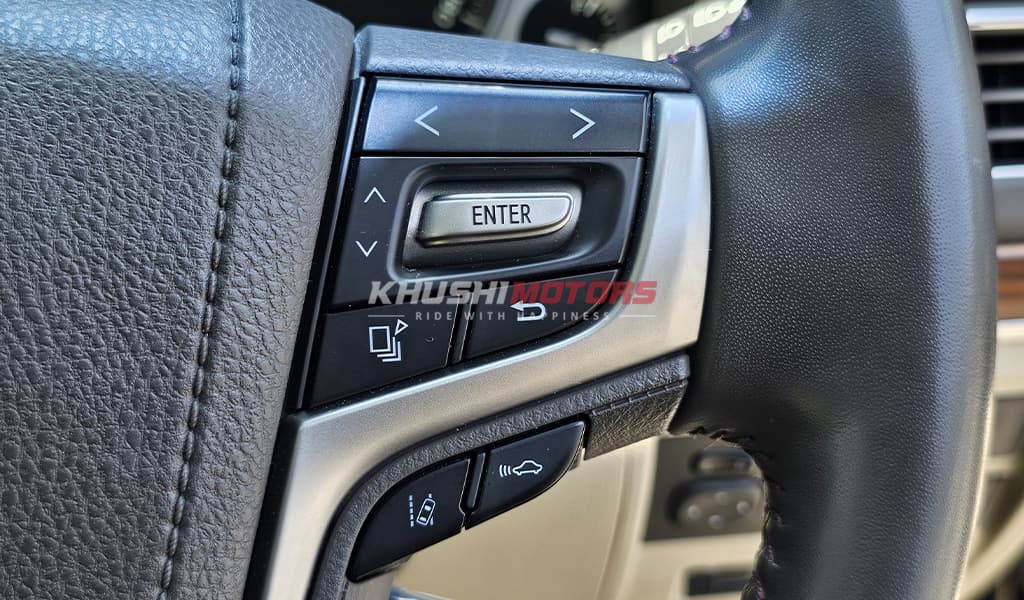 2018 Toyota Land Cruiser image-17