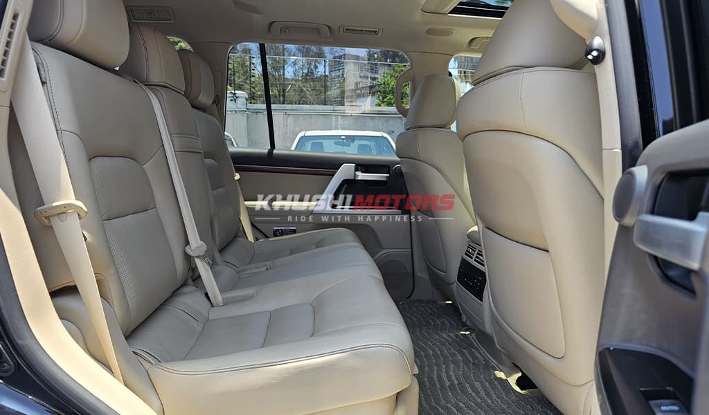 2018 Toyota Land Cruiser image-19