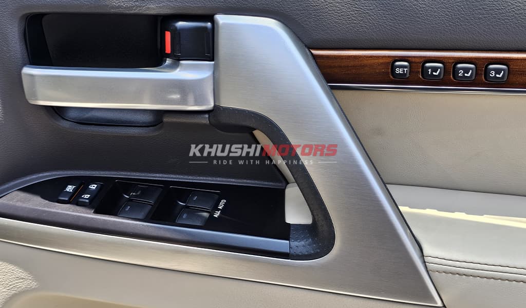 2018 Toyota Land Cruiser image-21