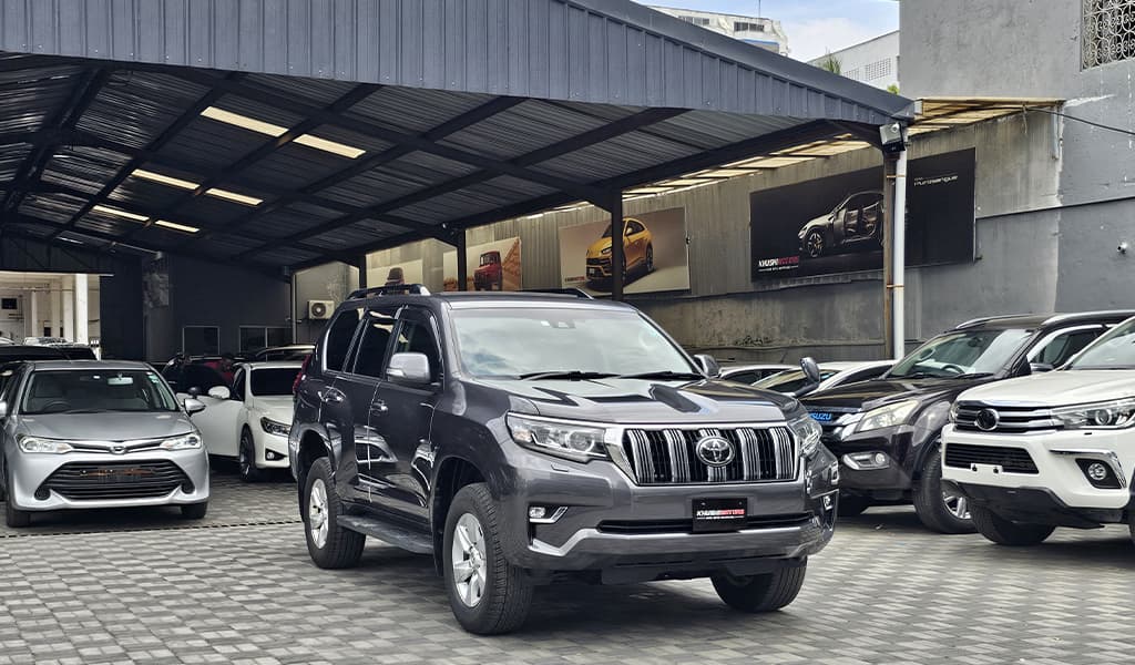 2018 Toyota Land Cruiser Prado image-1