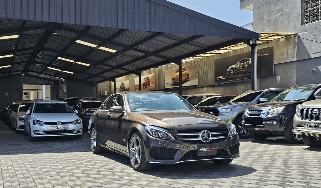 2018 Mercedes-Benz C200 image-1