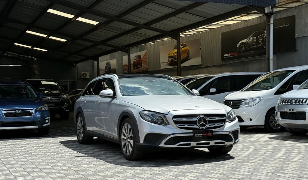 2018 Mercedes-Benz E220d image-1