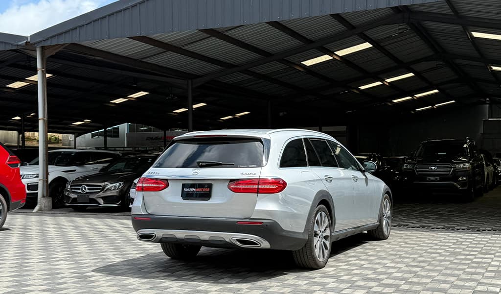 2018 Mercedes-Benz E220d image-10