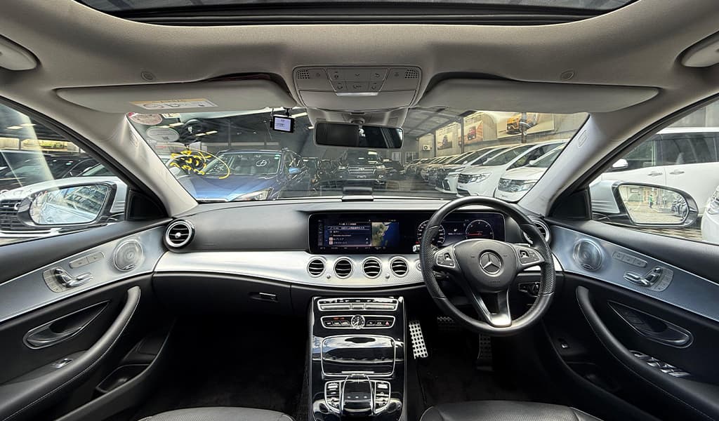 2018 Mercedes-Benz E220d image-12