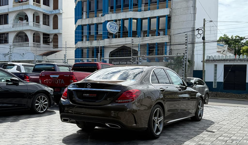 2018 Mercedes-Benz C180 image-12