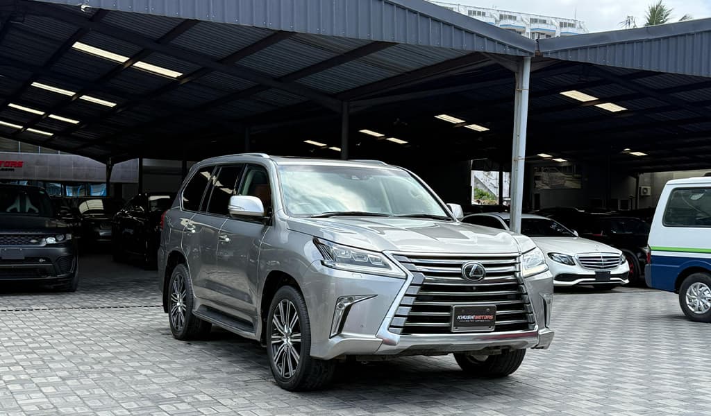 2019 Lexus LX570 image-1