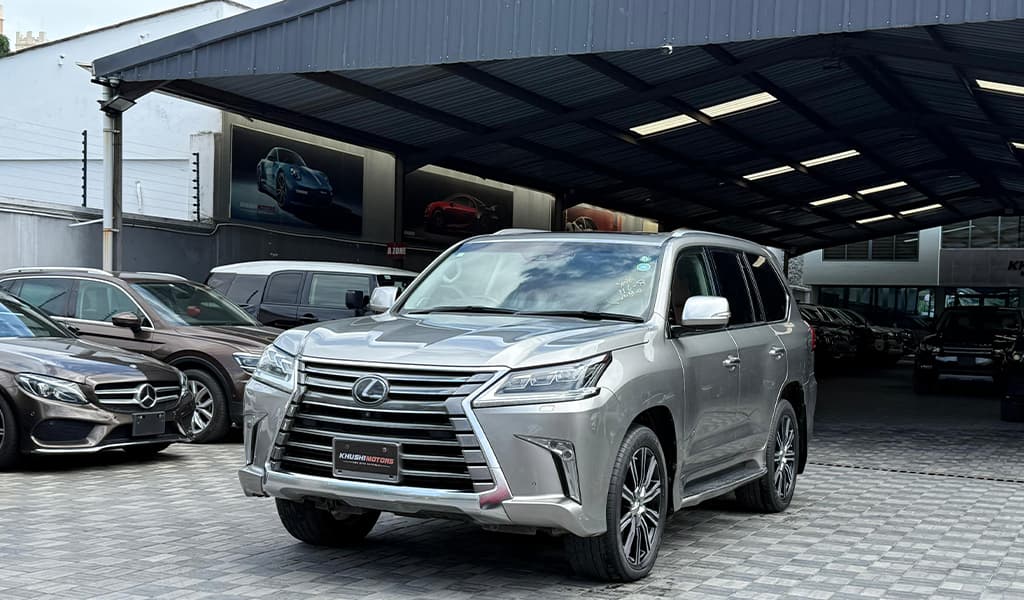 2019 Lexus LX570 image-3