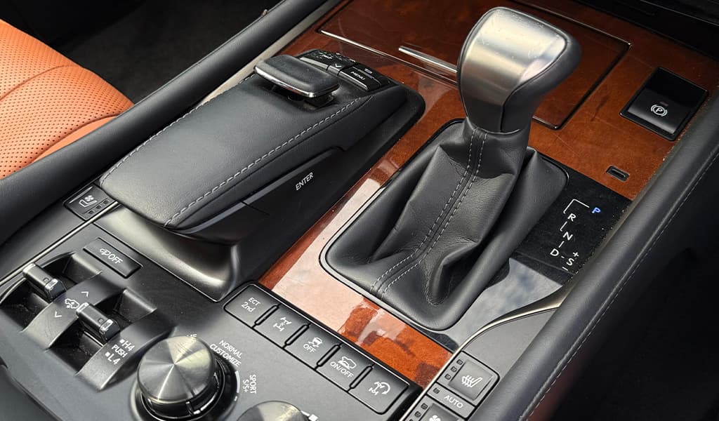 2019 Lexus LX570 image-14