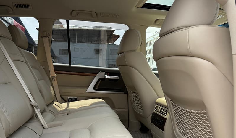 2019 Toyota Land Cruiser image-16