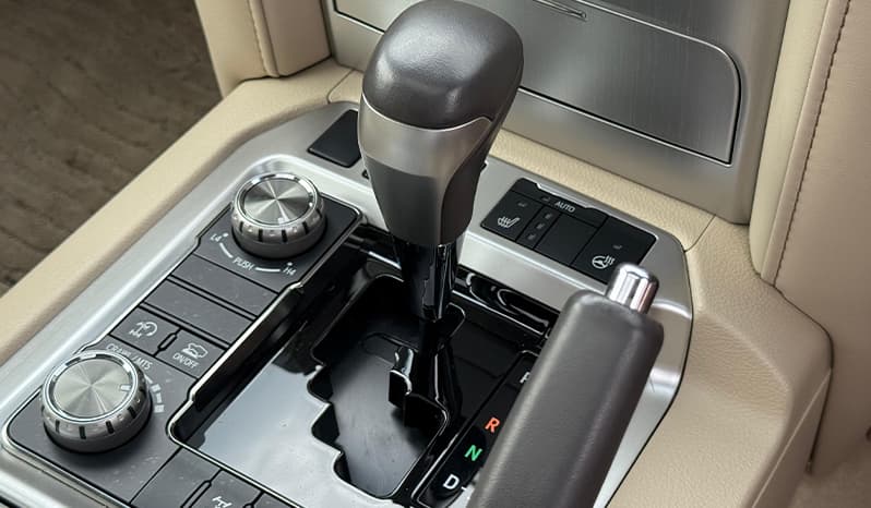 2019 Toyota Land Cruiser image-17