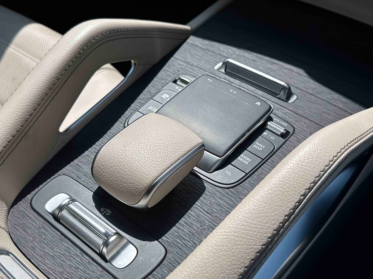 2020 Mercedes-Benz Gls400d image-10