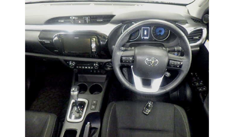 2019 Toyota Hilux image-2
